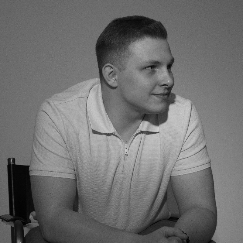 Александр Комов