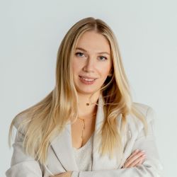 Анна Суханова