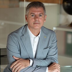 Мануэль Карра