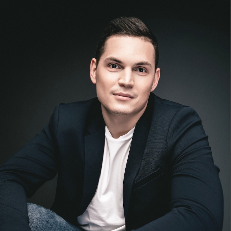 Максим Маковецкий